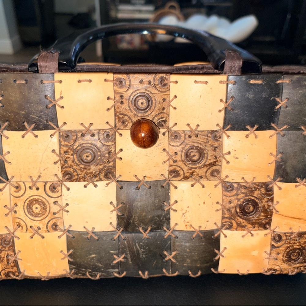 *Beautiful Coconut Shell Handbag - Picture 10 of 10